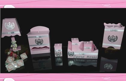 Imagem de Kit Higiene bebê Mdf menina 7 pçs - ROSA LISTRADO DE COROA