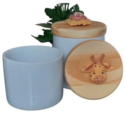 Imagem de Kit higiene bebê Safari 2 potes Porcelana Tampa Pinus com apliques de biscuit