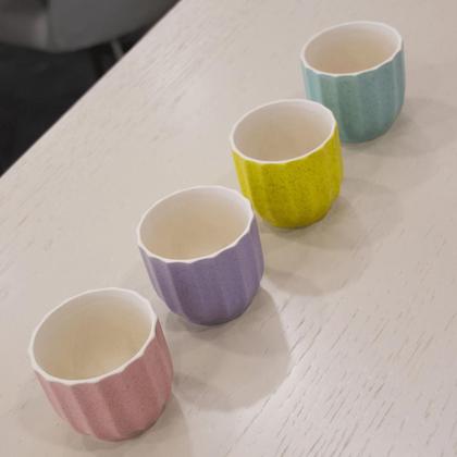 Imagem de Kit Jogo De 4 Vasos Pequenos Com Cores Variadas Em Cerâmica