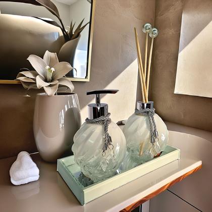 Imagem de Kit Lavabo Espiral Branco Decoração Prata Com Bandeja Completo De Vidro Premium Presente