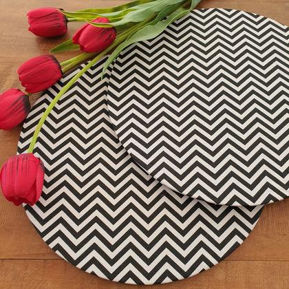 Imagem de Kit Mesa Posta 04 Bases MDF 35CM + 04 Capas de Sousplat Em Tecido Chevron preto Tricoline 100% Algodão