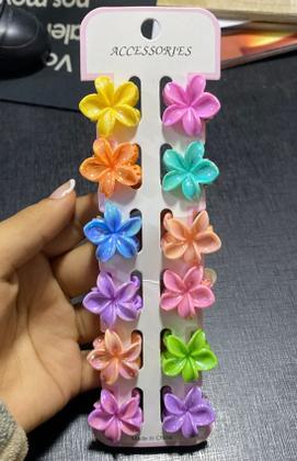 Imagem de Kit Mini Presilhas Flor 12 Unidades Coloridas Penteados Florzinhas