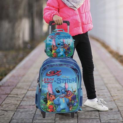 Imagem de Kit Mochila Infantil Stitch Rodinha Resistente Tam G 3 Pçs