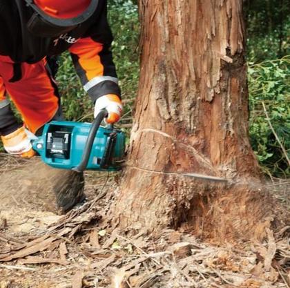 Imagem de KIT MOTOSSERRA MAKITA UC01GZ Á BATERIA 40V 5.0Ah XGT COM CARREGADOR RÁPIDO BIVOLT