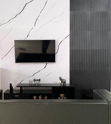 Imagem de Kit Para (1m²) Placa 3D PVC 50x50 Painel Ripado Revestimento de Parede 4 UN