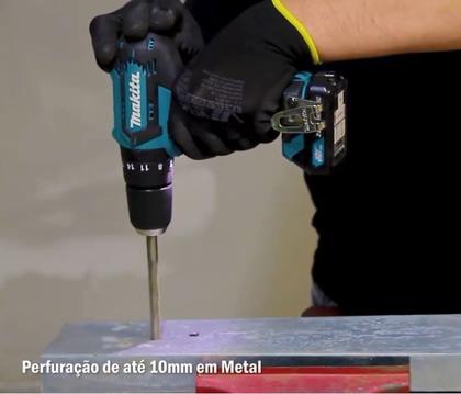 Imagem de Kit Parafusadeira Furadeira impacto e Chave de Impacto Makita 12v, com 2 Baterias, Maleta e Acessórios essenciais Profissional  CLX228SAX