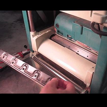 Imagem de Kit Plaina Desengrosso 304mm 2012NB Makita e Faca para Desengrosso