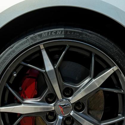 Imagem de Kit Premium Autoamerica Pre-Lavagem Shampoo Para Lavar Limpeza e Polimento e Pneu Pretinho Automotivo Escovas Aplicador Cera