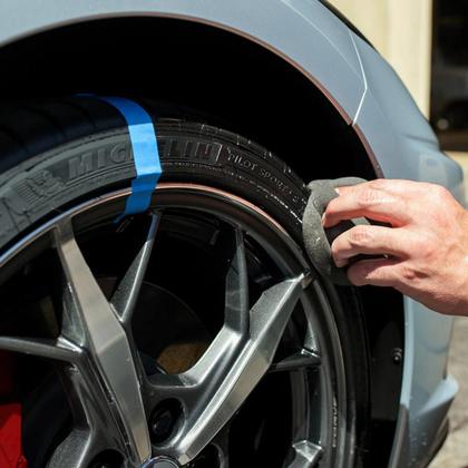 Imagem de Kit Premium Autoamerica Pre-Lavagem Shampoo Para Lavar Limpeza e Polimento e Pneu Pretinho Automotivo Escovas Aplicador Cera