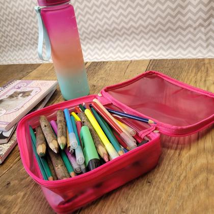 Imagem de Kit Promocional Mochila Costas Reforçada Luxcel e Leva Estojo Jumbo Apparatos