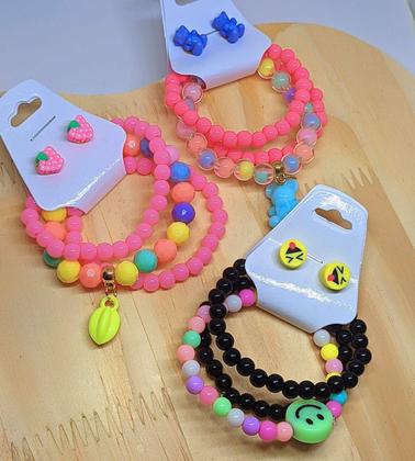 Imagem de Kit Pulseira Infantil e Brincos miçangas Coloridas para Crianças Meninas/ Conjunto Mix 3 Pulseiras Acessórios Moda