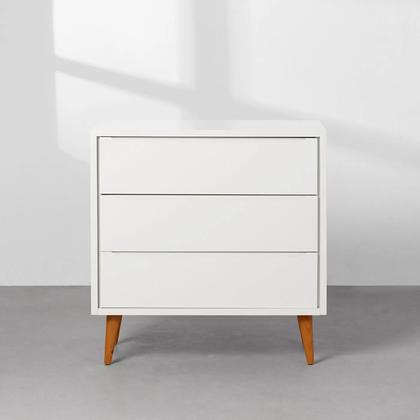 Imagem de Kit Quarto Infantil Theo com Pés Retrô Mel - Berço + Cômoda 3 Gavetas + Guarda-Roupa 2 Portas + Poltrona e Puff Lola - Branco Fosco