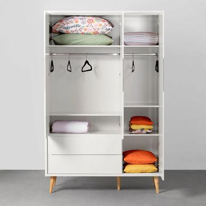 Imagem de Kit Quarto Theo com Pés Retrô Natural - Berço + Cômoda 3 Gavetas e 1 Porta + Guarda-Roupa 3 Portas + Poltrona de Amamentação Lola com Puff - Branco