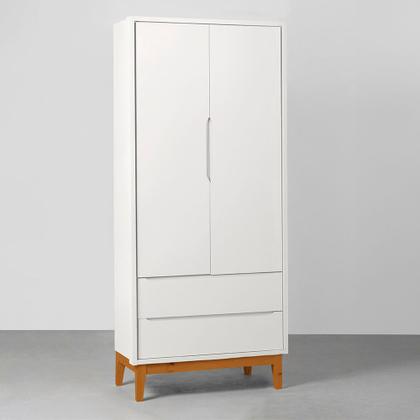 Imagem de Kit Quarto Theo com Pés Square Mel - Berço + Cômoda 3 Gavetas e 1 Porta + Guarda-Roupa 2 Portas + Poltrona de Amamentação Lola com Puff - Branco