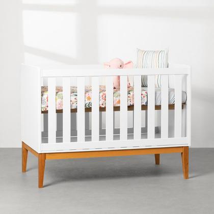 Imagem de Kit Quarto Theo com Pés Square Mel - Berço + Cômoda 6 Gavetas + Guarda-Roupa 3 Portas - Branco