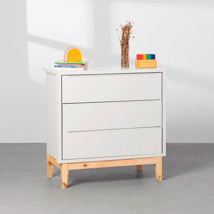 Imagem de Kit Quarto Theo com Pés Square Natural - Berço+ Cômoda 3 Gavetas + Guarda-Roupa 2 Portas + Poltrona de Amamentação Lola com Puff - Branco e Cru