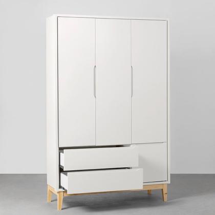 Imagem de Kit Quarto Theo com Pés Square Natural - Berço Mini Cama + Cômoda 3 Gavetas e 1 Porta + Guarda-Roupa + Poltrona de Amamentação Lola com Puff - Branco