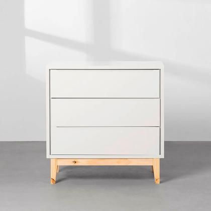 Imagem de Kit Quarto Theo com Pés Square Natural - Berço Mini Cama + Cômoda 3 Gavetas + Poltrona de Amamentação Lola com Puff - Branco