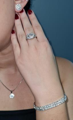 Imagem de Kit Relógio Feminino com Brilho, Brincos, Colar, Pulseira e Anel para Festas, Prateado