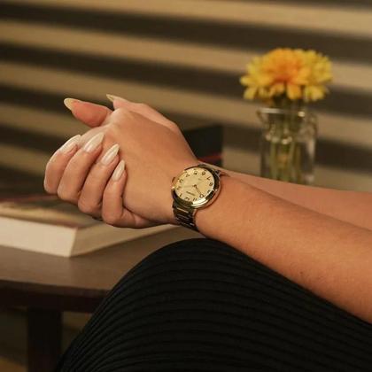 Imagem de Kit Relógio Feminino Mondaine Classic Dourado 50m 32904LPMKDE1K1