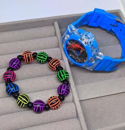 Imagem de kit Relógio Infantil Digital Pisca Luz Led Toca Musica Personagens Super Heróis + Pulseira Miçanga Bola Esporte Moda