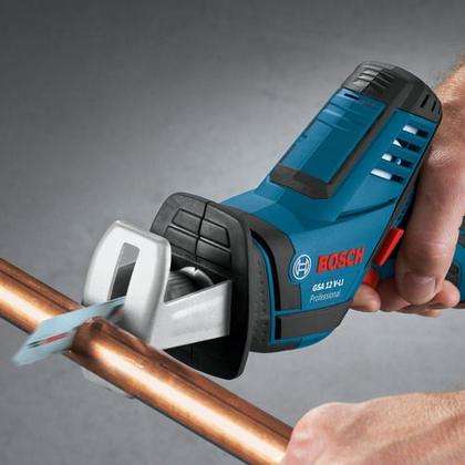Imagem de Kit Serra Sabre Sem Fio Bosch Gsa 12v Li Bolsa 2 Baterias