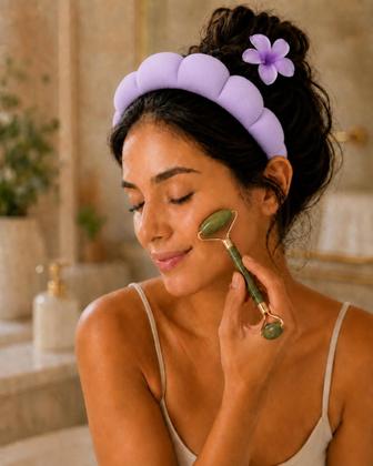 Imagem de Kit Skincare Completo Espelho Led Tiara Rolo Jade Presilha
