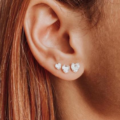Imagem de Kit trio de prata brinco de coração com zircônias Prata legítima 925 ponto luz