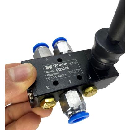 Imagem de kit Válvula Joystick Pneumatica 5/2 Vias Alavanca Trava 1/4 - C/ 02 Silenciador C/ 3 Reta macho 1/4x06mm