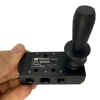 Imagem de kit Válvula Joystick Pneumatica 5/2 Vias Alavanca Trava 1/4 - C/ 02 Silenciador C/ 3 Reta macho 1/4x08mm