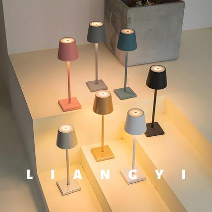 Imagem de Lâmpada De Mesa Sem Fio Recarregável Por USB À Prova d'Água Com Interruptor Touch De 5200mAh Para