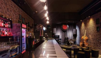 Imagem de Lampada Retro A60 Filamento Black Led 5w Ambar 2200k - Avant