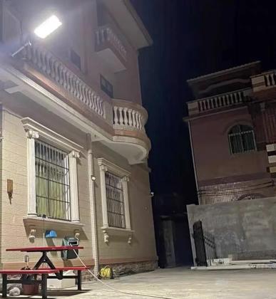 Imagem de Lâmpada Solar LED de Alta Potência (680000LM) com Sensor de Movimento - Ideal para Parede e Rua