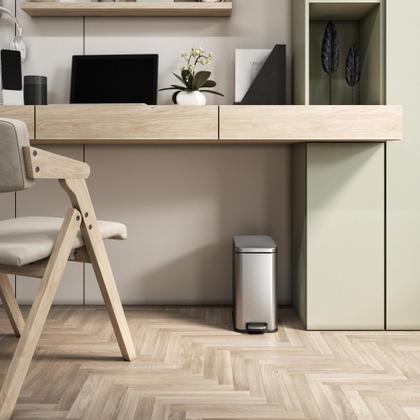 Imagem de Lata de lixo iTouchless SoftStep 11,4 L com tampa de aço inoxidável