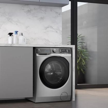 Imagem de Lava e Seca Electrolux 11Kg Inox Perfect Care Inverter com Água Quente/Vapor (LSW11)