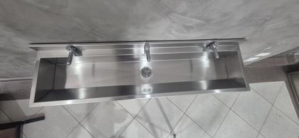 Imagem de Lavatório Coletivo Com 3 Torneiras 1,50m - Construinox