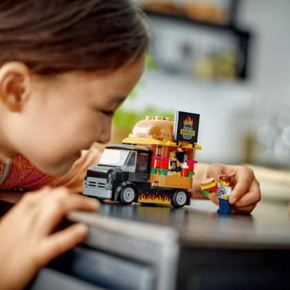 Imagem de LEGO City Caminhão de Hamburgueres 194 Peças 5+ 60404