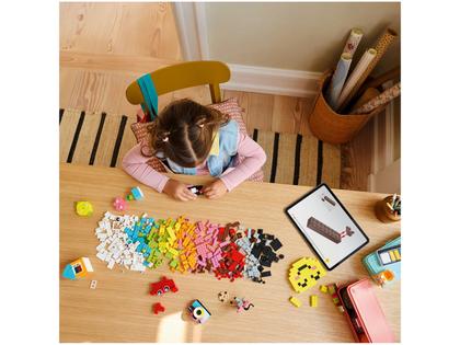 Imagem de LEGO Classic Caixa Criativa Feliz 11042 680 Peças