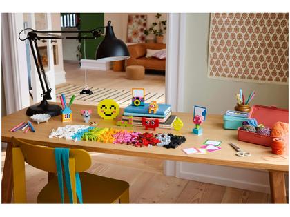 Imagem de LEGO Classic Caixa Criativa Feliz 11042 680 Peças