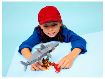Imagem de LEGO Creator Tubarão com Baú de Tesouro 31381
