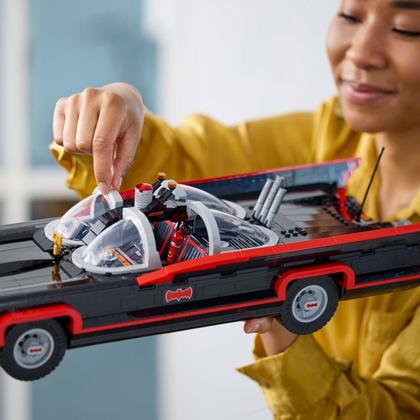 Imagem de LEGO DC - Batman: O Batmóvel Clássico da Série de TV