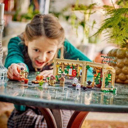 Imagem de Lego Harry Potter Castelo de Hogwarts Aula de Herbologia - 76445