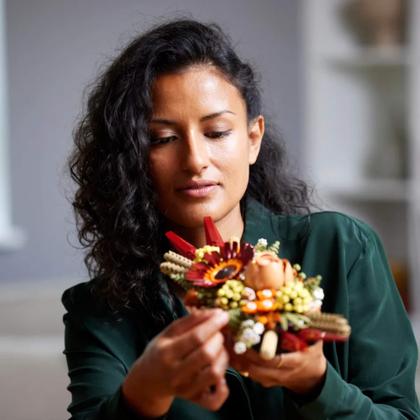 Imagem de LEGO Icons - Centro de Mesa de Flores Secas 812 peças - 4111110314