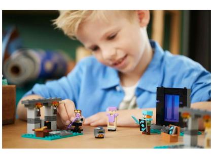 Imagem de LEGO Minecraft O Arsenal 21252 