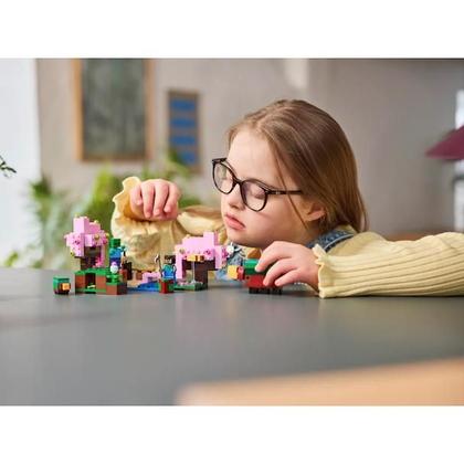 Imagem de Lego Minecraft O Jardim Em Flor De Cerejeira 21260