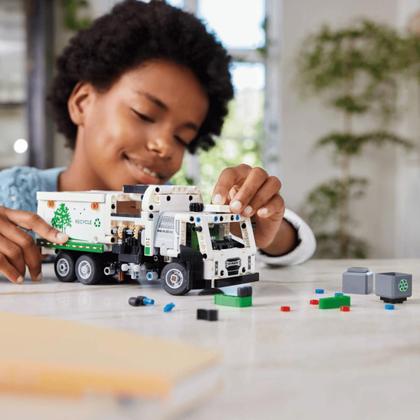 Imagem de LEGO Technic Caminhão de Lixo Mack LR Electric 503pçs8+42167