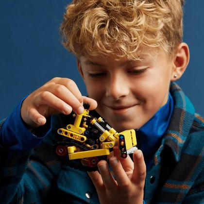 Imagem de LEGO Technic Trator de Trabalhos Pesados 195 Peças 7+ 42163