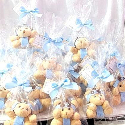 Imagem de Lembracinha urso chaveiro aviador azul claro no saquinho 20 peças