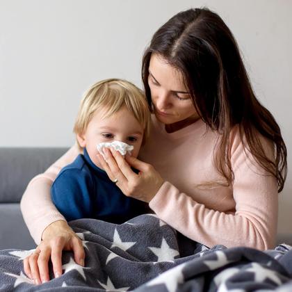 Imagem de Lenço facial Amazon Basics com loção de 2 camadas (300 unidades x 8)