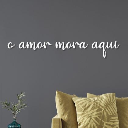 Imagem de Letreiro de Parede em MDF O Amor Mora Aqui